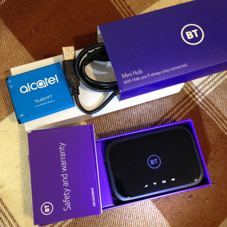 مودم قابل حمل آلکاتل مدل BT70 با پشتیبانی از 4.5G Cat7، سرعت دانلود تا 300Mbps و آپلود تا 100Mbps، وایفای دو بانده 2.4GHz و 5GHz با استاندارد 802.11a/b/g/n/ac، شارژدهی باتری تا 8 ساعت و اتصال همزمان 20 کاربر