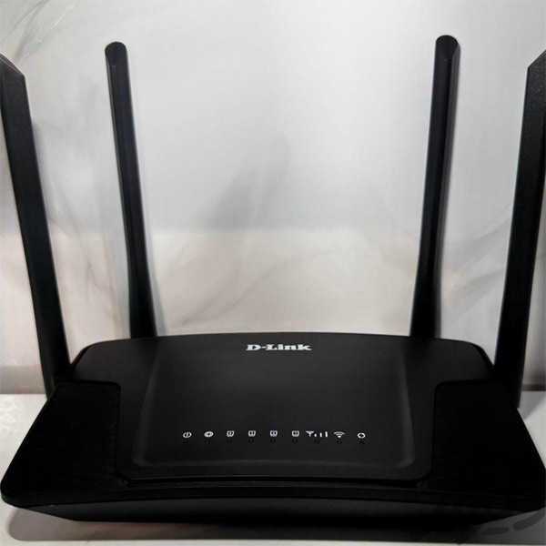 مودم روتر بیسیم 4G LTE دی-لینک مدل DWR-M920 با پشتیبانی از سیمکارت 3G/4G، سرعت تا 150 مگابیت بر ثانیه، پوشش کامل منزل با 4 آنتن خارجی، اتصال همزمان تا 32 کاربر و پورتهای LAN و WAN RJ-45
