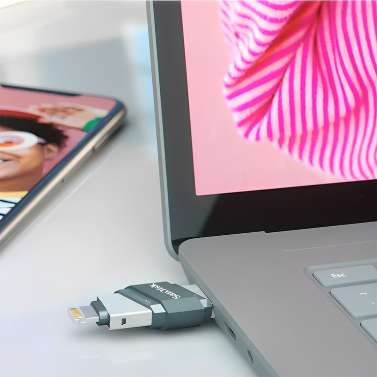 فلش مموری سن دیسک iXPAND FLIP ظرفیت 256 گیگابایت با دو رابط Lightning و USB 3.1، بدنه فلزی، سازگار با iPhone، iPad، ویندوز و مک، انتقال خودکار عکس و ویدیو، طراحی درپوشدار و سبک