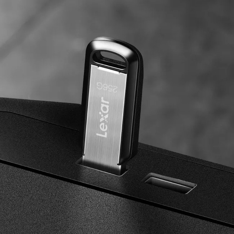 فلش مموری 256 گیگابایت لکسار مدل M400 با رابط USB 3.0، بدنه پلاستیک و آلومینیوم مقاوم در برابر اثر انگشت و لک